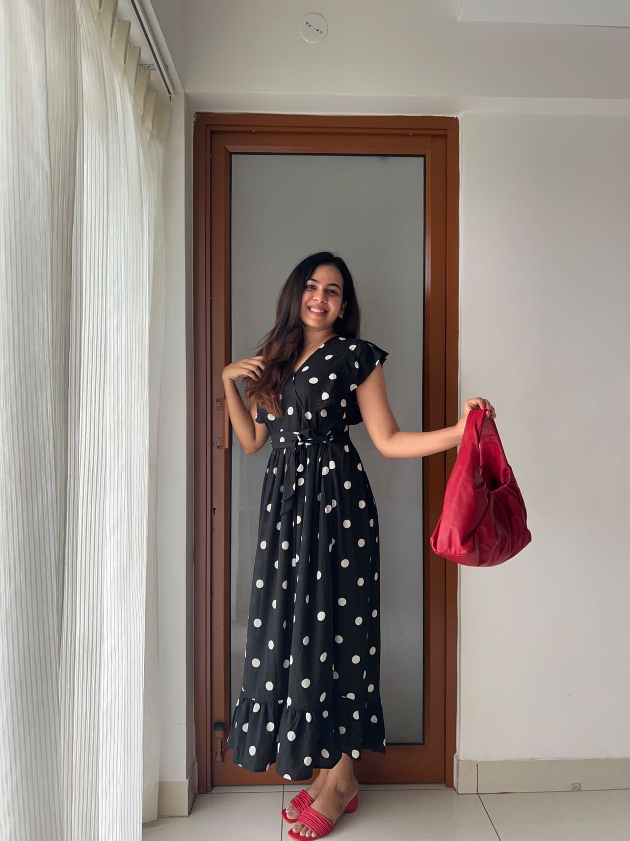 Anushka Sharma opts for mini black polka dot dress to announce pregnancy -  India Today